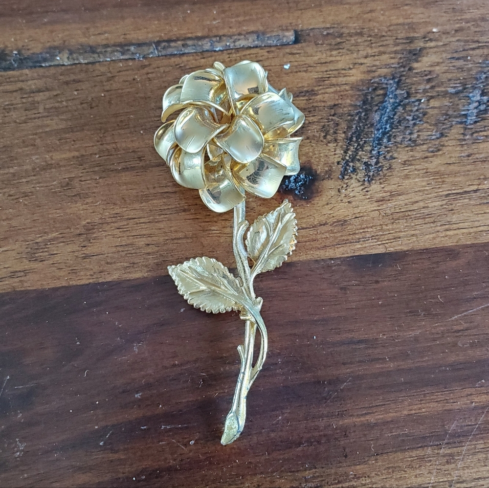 Vintage Gold Flower Pin Brooch